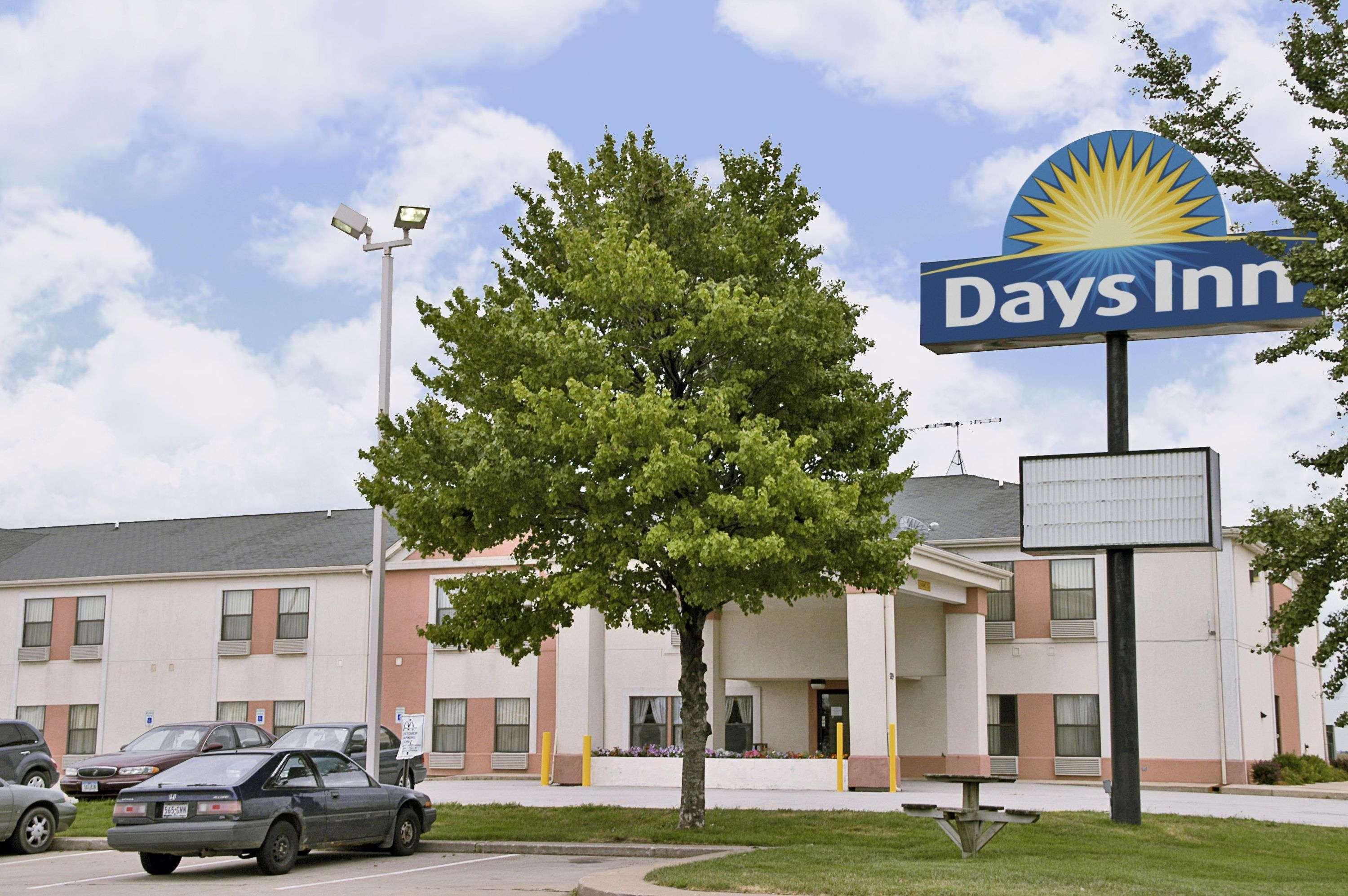 Days Inn By Wyndham Walcott Davenport Kültér fotó